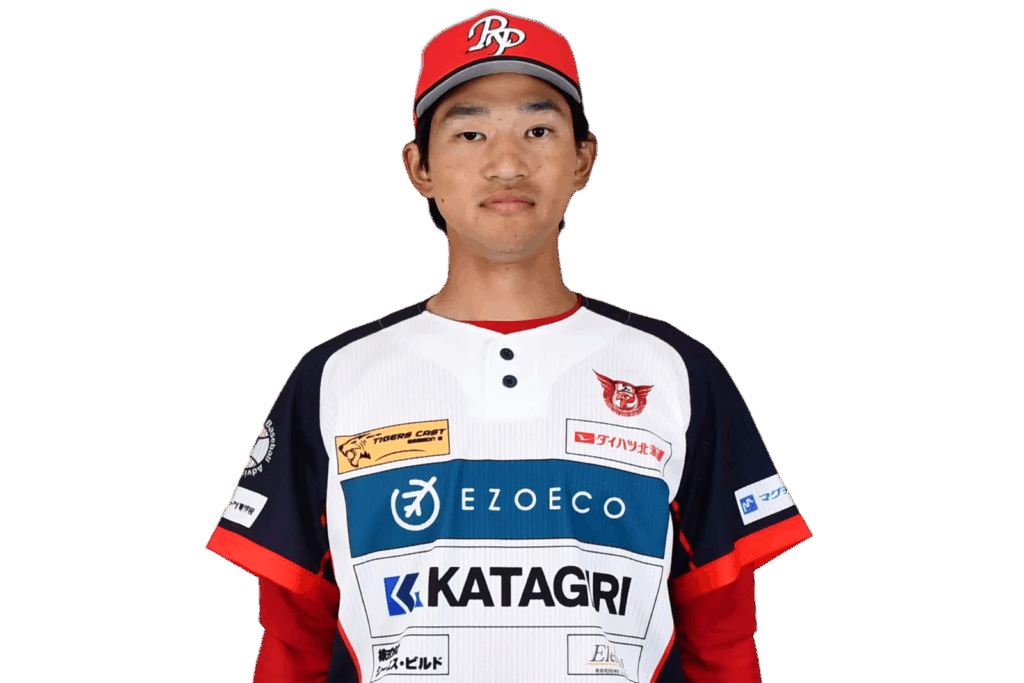 背番号66の甘利　望選手がユニフォーム姿で正面を向いている
